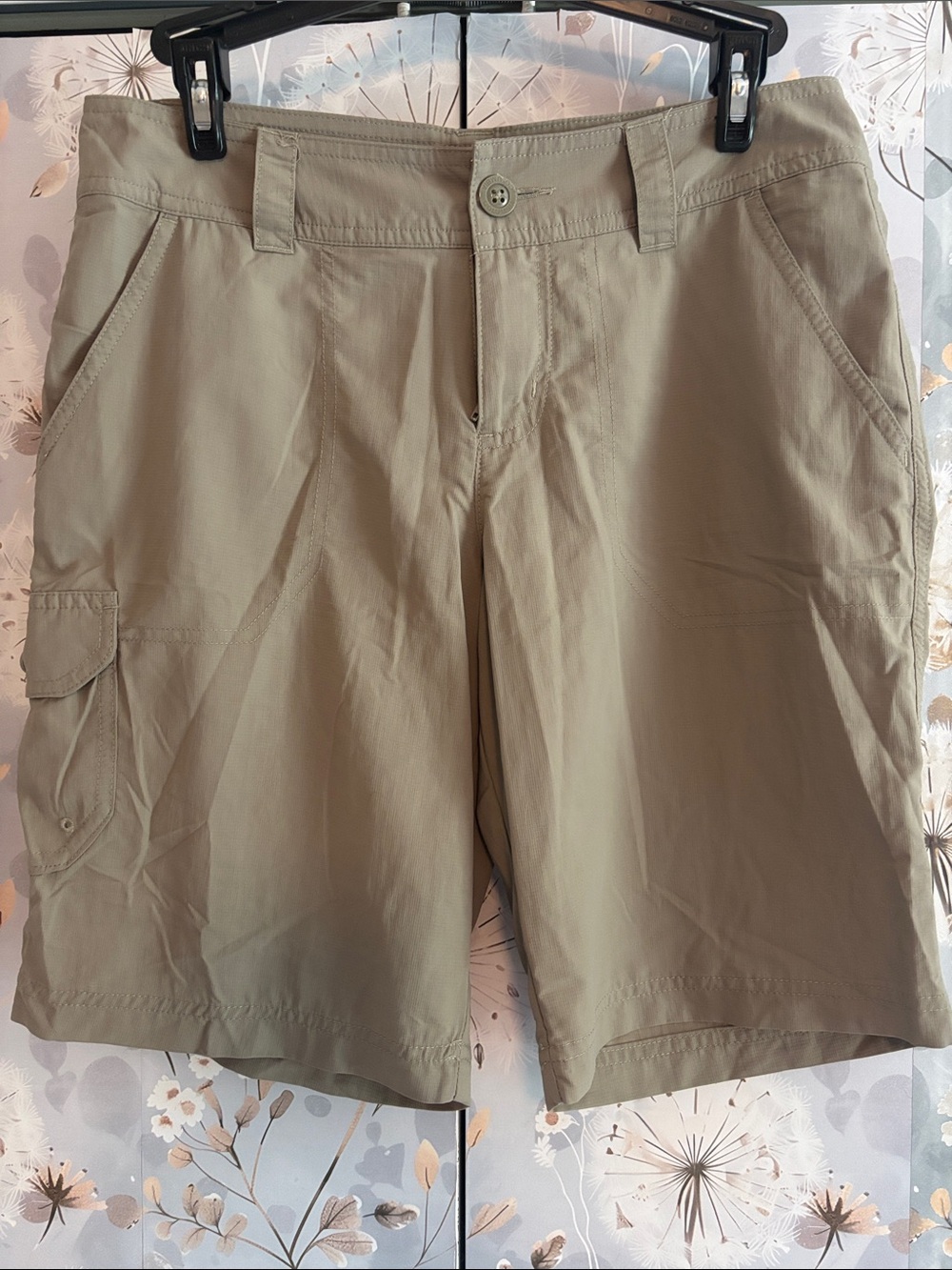 Women's Lightweight Cargo Shorts in Khaki